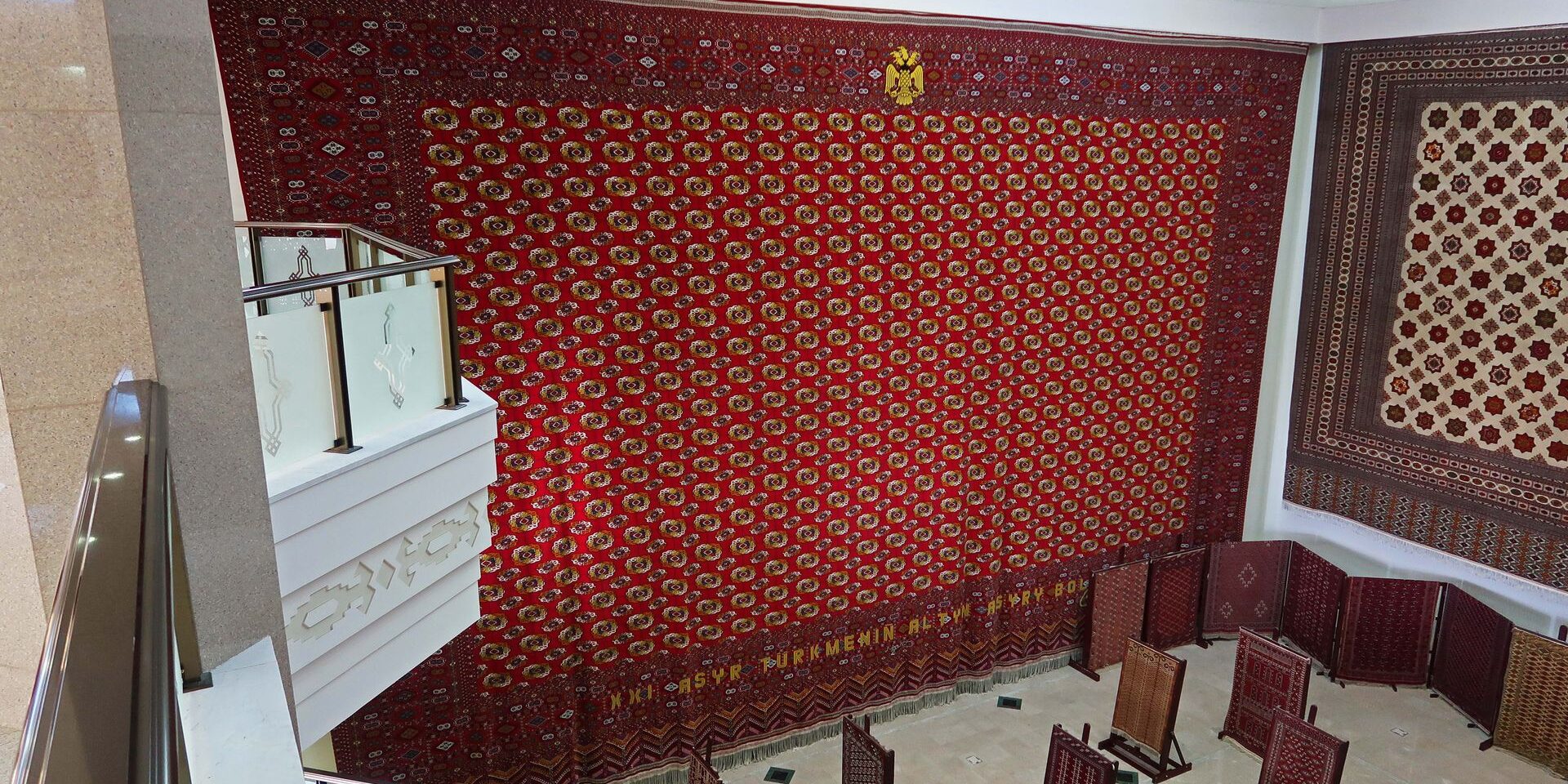 The Turkmen Carpet: A People's Memory Woven Into Art